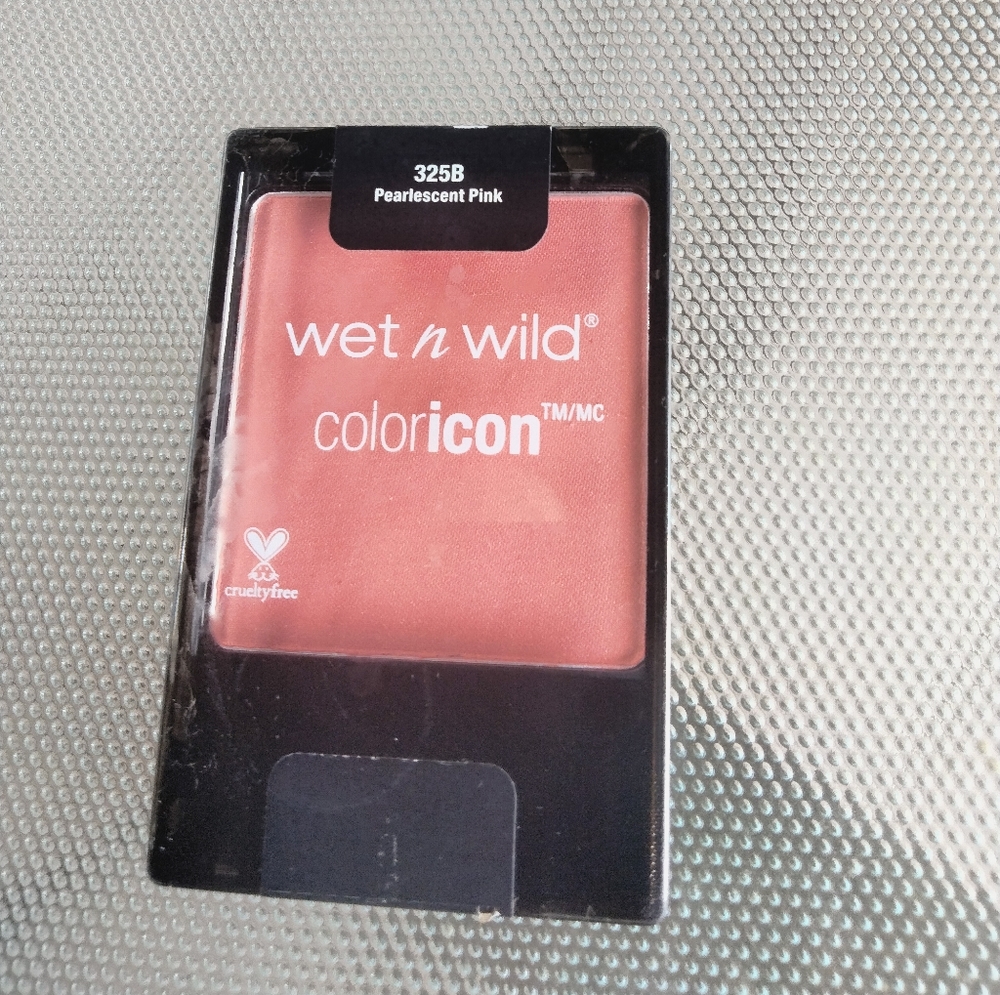 Wet n Wild powdered blush in perlescent pink new